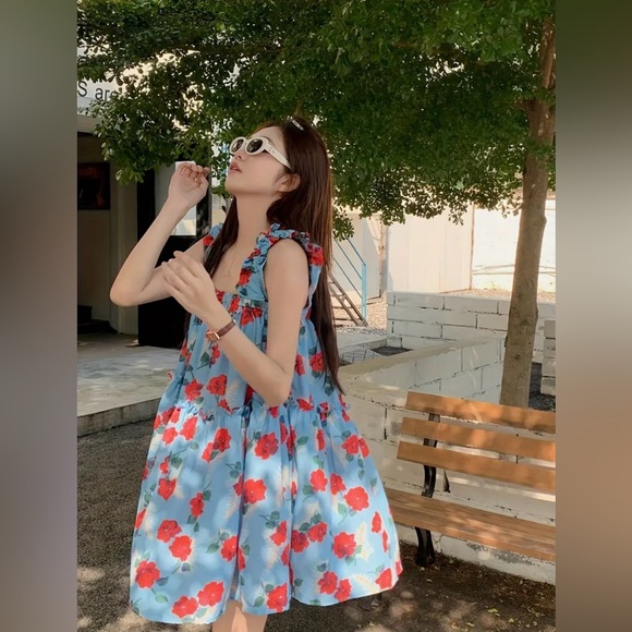 Floral baby doll mini dress with stretchy straps and bodice - Picture 3 of 5